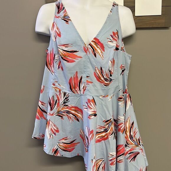 Lane Bryant Pastel Blue Floral Asymmetrical V-Neck Top with Back Zipper- Size 16 - Picture 2 of 15